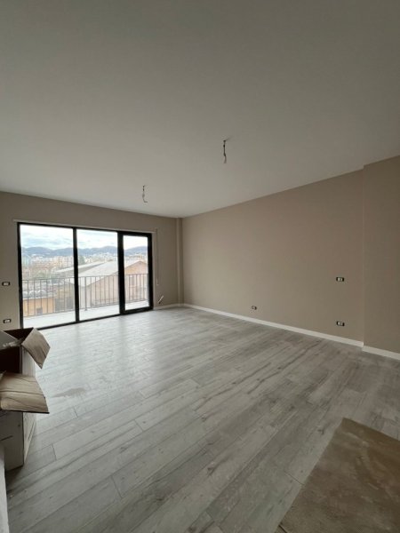 Tirane, jap me qera apartament 1+1, Kati 4, 65 m² 800 € 