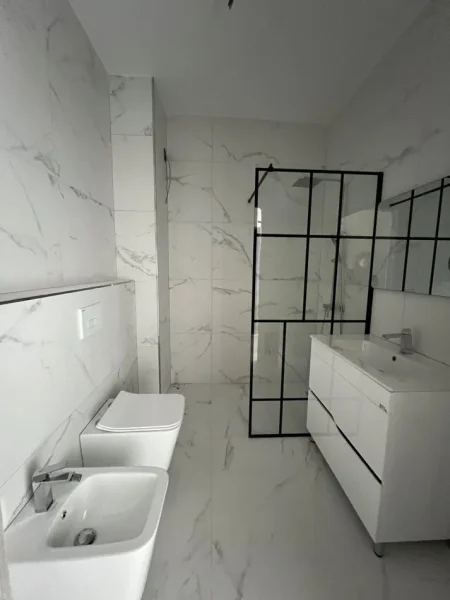 Tirane, jap me qera apartament 1+1, Kati 4, 65 m² 800 € 