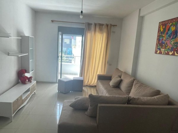 Tirane, jepet me qera apartament 2+1+Ballkon, Kati 3, 90 m² 400 € (Astir)