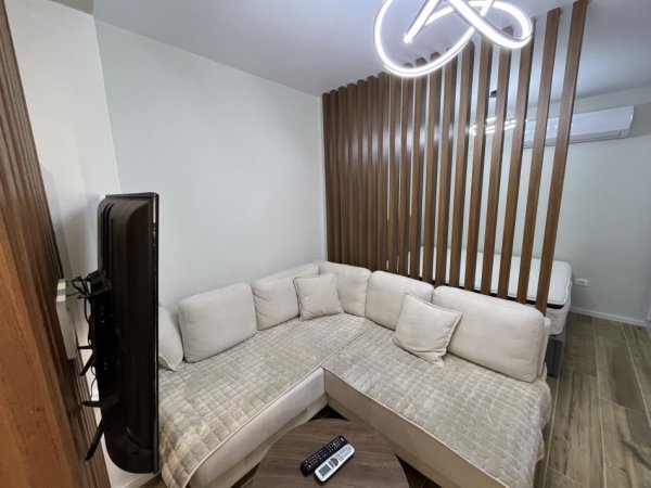 Tirane, jepet me qera 1+1, , 8 m² 