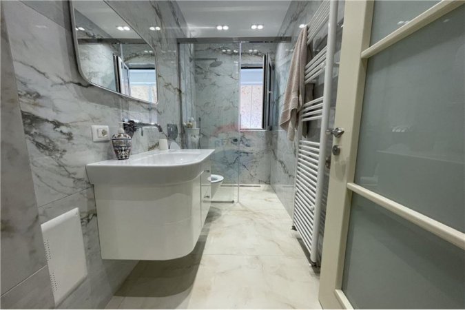 Tirane, shitet apartament 2+1, , 96 m² 160,000 € (Apartament ne shitje, 2+1 totalisht i mobiluar tek fushat e Ali Demit!)