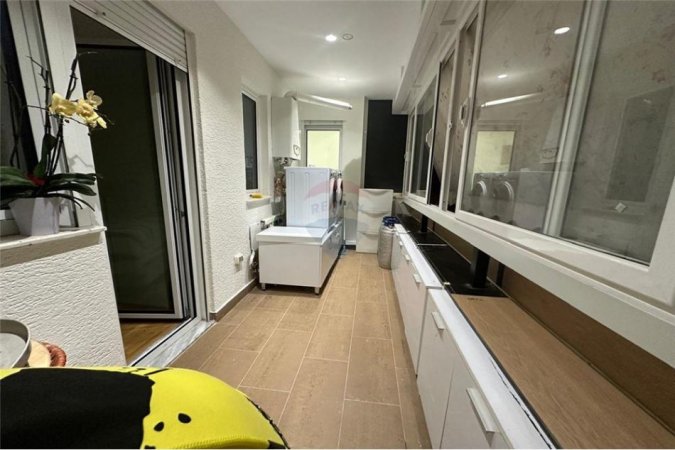 Tirane, shitet apartament 2+1, , 96 m² 160,000 € (Apartament ne shitje, 2+1 totalisht i mobiluar tek fushat e Ali Demit!)