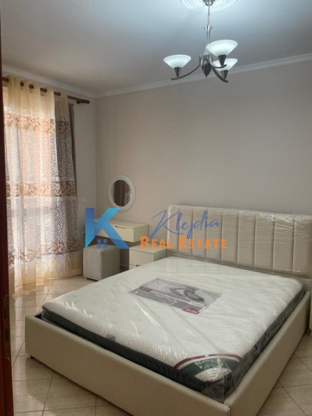 Tirane, jepet me qera apartament 1+1+Ballkon, Kati 4, 76 m² 700 € (Selvia)