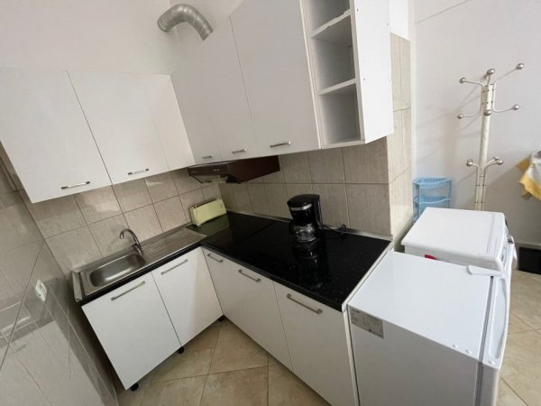 Tirane, jepet me qera garsonier 1 Katshe, Kati 1, 27 m² 250 € (Ali Demi)