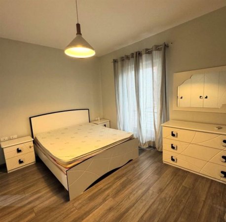 Tirane, jepet me qera apartament 3+1, Kati 8, 140 m² 1,000 € (kompleksi delijorgji)