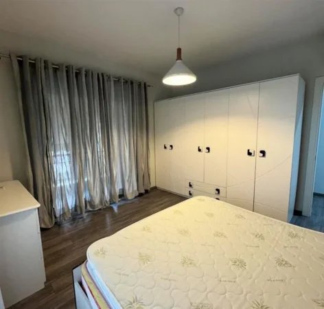 Tirane, jepet me qera apartament 3+1, Kati 8, 140 m² 1,000 € (kompleksi delijorgji)