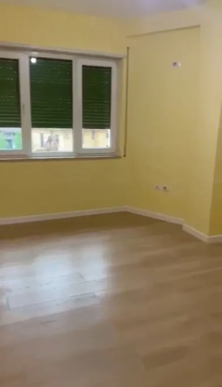 Tirane, jepet me qera zyre , Kati 2, 80 m² 700 € (Selvia)
