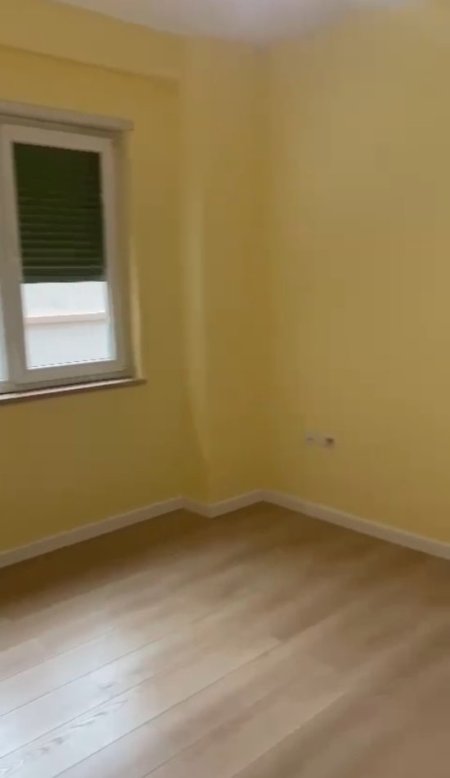 Tirane, jepet me qera zyre , Kati 2, 80 m² 700 € (Selvia)