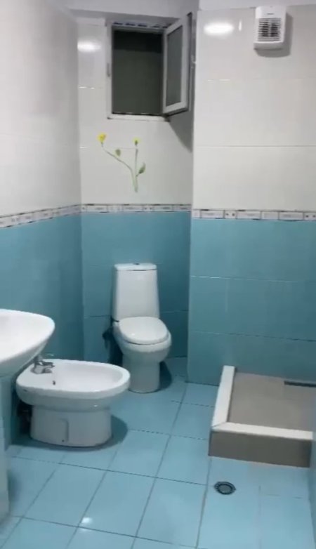 Tirane, jepet me qera zyre , Kati 2, 80 m² 700 € (Selvia)