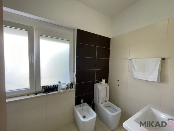 shitet 2 Katshe, , 243 m² 450,000 €