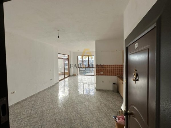 Tirane, shitet apartament 2+1, Kati 3, 92 m² 95,000 € (Pallatet Cabej)