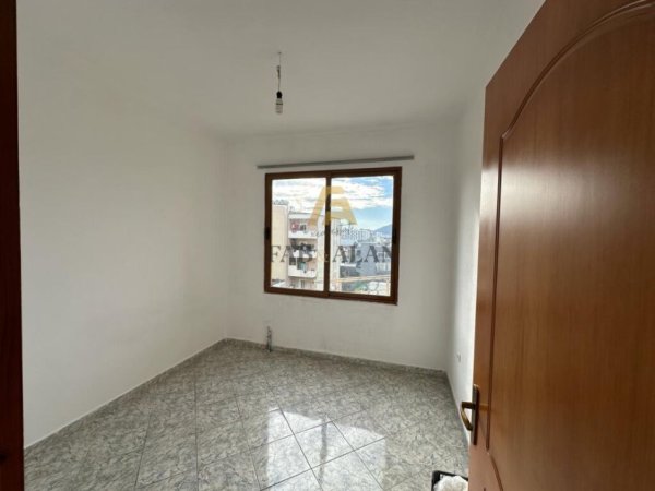 Tirane, shitet apartament 2+1, Kati 3, 92 m² 95,000 € (Pallatet Cabej)