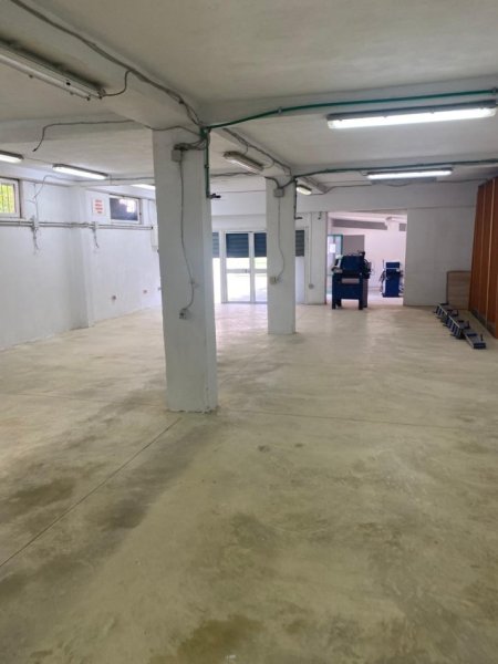 Tirane, jepet me qera garazh , , 200 m² 