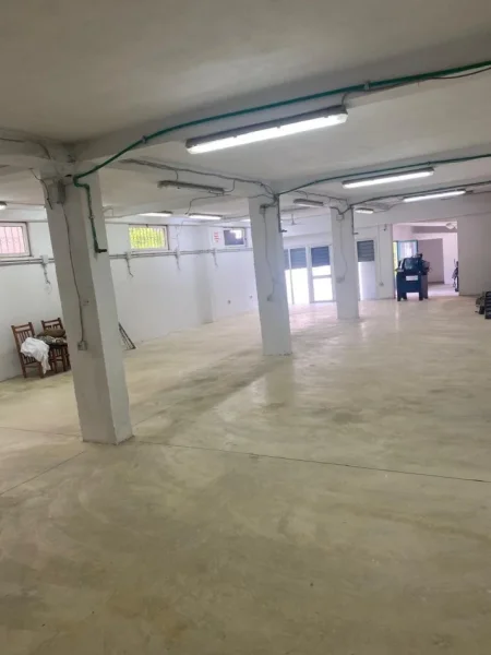 Tirane, jepet me qera garazh , , 200 m² 