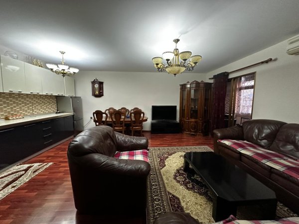 Tirane, jepet me qera apartament 2+1+Ballkon, Kati 5, 83 m² 500 € (rruga Fortuzi)