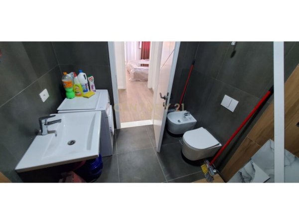 Tirane, jepet me qera apartament 1+1+Ballkon, , 55 m² 450 € 