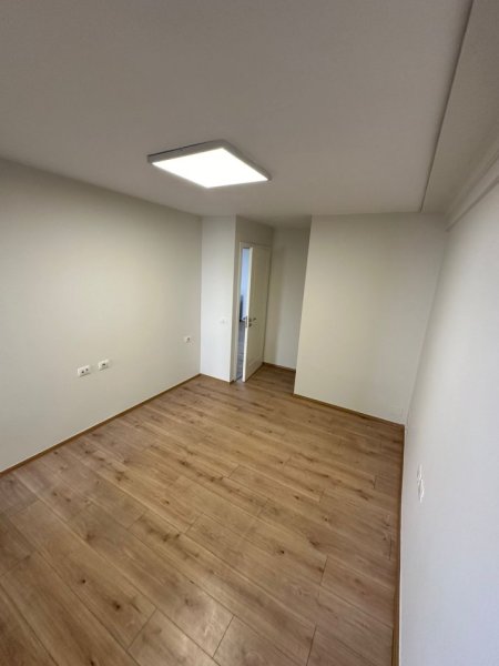 Tirane, jepet me qera ambjent biznesi , Kati 3, 100 m² 800 € (SHKOLLA VASIL SHANTO)