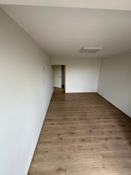 Tirane, jepet me qera ambjent biznesi , Kati 3, 100 m² 800 € (SHKOLLA VASIL SHANTO)