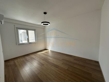 Tirane, jepet me qera 2+1, Kati 6, 106 m² 400 € (unaza e re)