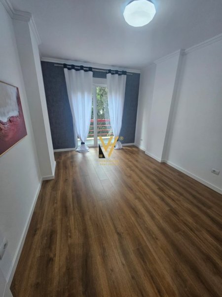 Tirane, shitet apartament 2+1+Ballkon, Kati 3, 110 m² (LIQENI I THATE)