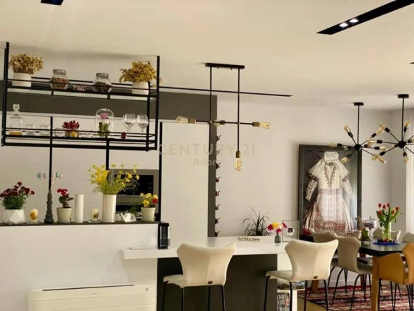 Tirane, jepet me qera apartament 3+1+Ballkon, Kati 2, 138 m² 1,800 € (Sunrise Residence prane TEG)