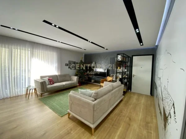 Tirane, jepet me qera apartament 3+1+Ballkon, Kati 2, 138 m² 1,800 € (Sunrise Residence prane TEG)