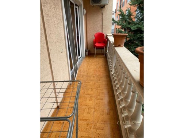 Tirane, jepet me qera apartament duplex 3+1, Kati 1, 120 m² 800 € (21 dhjetori)