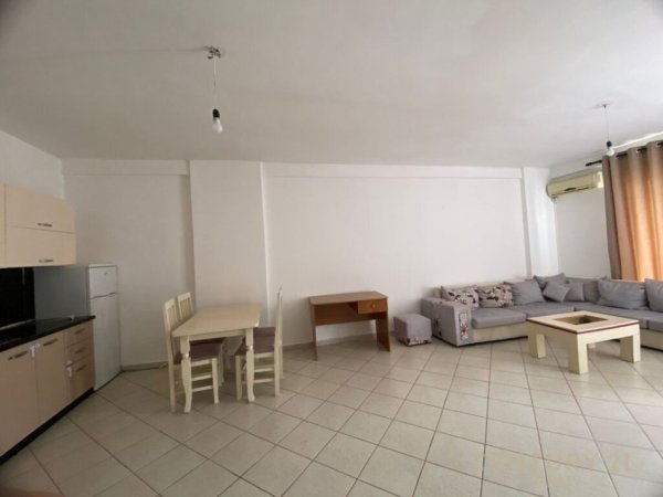 Tirane, jepet me qera apartament 2+1, Kati 10, 120 m² 400 € (Bar Artisti Astir)