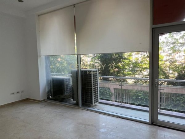 Tirane, jepet me qera ambjent biznesi , Kati 1, 155 m² 3,000 € (Liqeni i Tiranes)