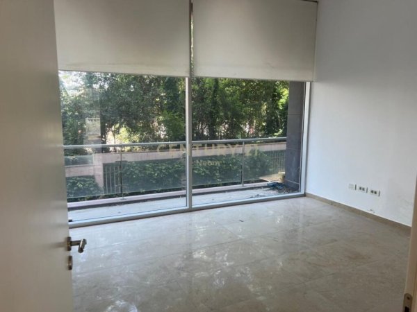 Tirane, jepet me qera ambjent biznesi , Kati 1, 155 m² 3,000 € (Liqeni i Tiranes)