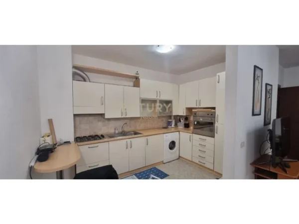 Tirane, jepet me qera apartament 1+1, Kati 9, 90 m² 600 € (Pazari i Ri)