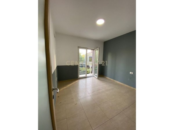 Tirane, jepet me qera zyre , Kati 1, 135 m² 1,001 € (Don Bosco)