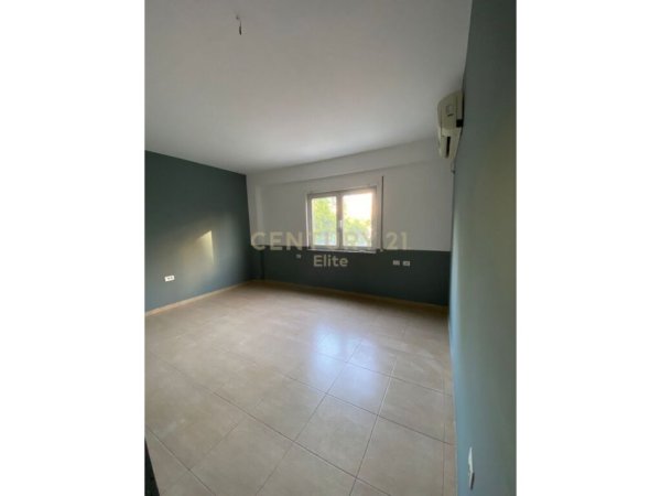 Tirane, jepet me qera zyre , Kati 1, 135 m² 1,001 € (Don Bosco)