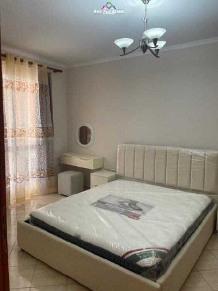 Tirane, jepet me qera apartament 1+1+Ballkon, Kati 4, 70 m² 700 € (selvia)