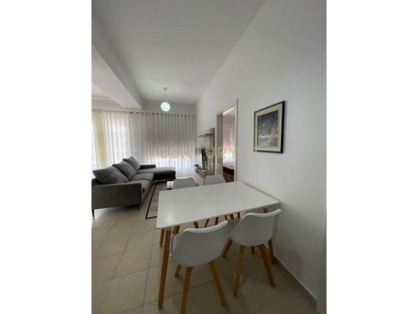 Tirane, jepet me qera apartament 1+1, Kati 3, 68 m² 400 € (Ali Demi)