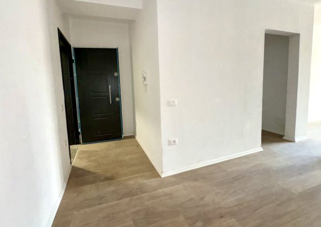 Tirane, jepet me qera apartament 1+1 (preferohet për zyra), Kati 1, 78 m² 600 € (Rruga Qemal Stafa)