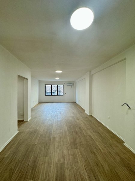 Tirane, jepet me qera apartament 1+1 (preferohet për zyra), Kati 1, 78 m² 600 € (Rruga Qemal Stafa)