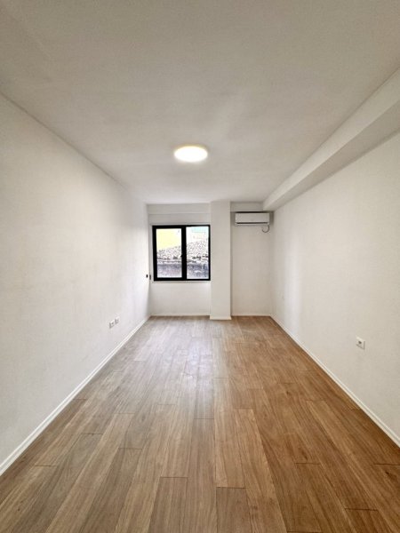 Tirane, jepet me qera apartament 1+1 (preferohet për zyra), Kati 1, 78 m² 550 € (Rruga Qemal Stafa)