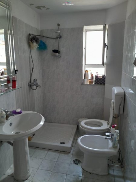 Tirane, shes apartament 3+1, Kati 3, 103 m² 145,000 € (xhamllik)