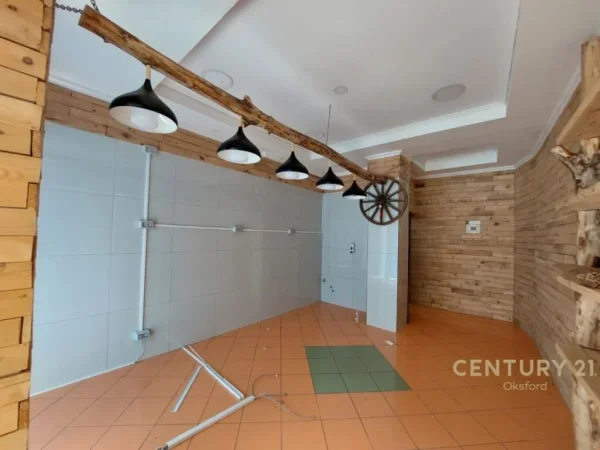 Tirane, jepet me qera ambjent biznesi , , 27 m² 300 € (Brryli)