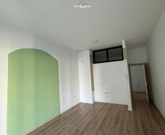 Tirane, jepet me qera zyre , Kati 3, 90 m² 650 € (Rruga Kavajes)