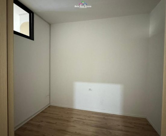 Tirane, jepet me qera zyre , Kati 3, 90 m² 650 € (Rruga Kavajes)