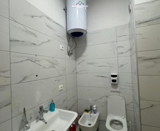 Tirane, jepet me qera zyre , Kati 3, 90 m² 650 € (Rruga Kavajes)