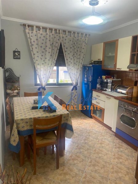 Tirane, jepet me qera apartament 2+1+Ballkon, Kati 4, 80 m² 600 € (Rruga Mine Peza)