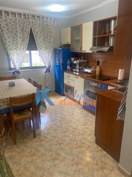 Tirane, jepet me qera apartament 2+1+Ballkon, Kati 4, 80 m² 600 € (Rruga Mine Peza)