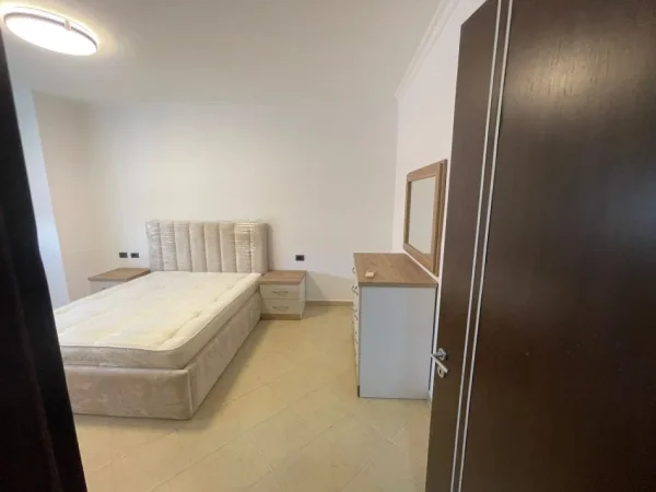 Tirane, jepet me qera apartament 2+1+Ballkon, Kati 5, 120 m² 750 € (RRUGA QEMAL STAFA)
