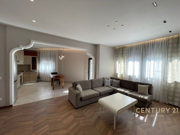 Tirane, jepet me qera apartament 2+1+Ballkon, Kati 2, 120 m² 750 € (Komuna e Parisit)