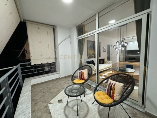 Tirane, jepet me qera 2+1+Ballkon, Kati 6, 110 m² 950 € (Komuna e Parisit)