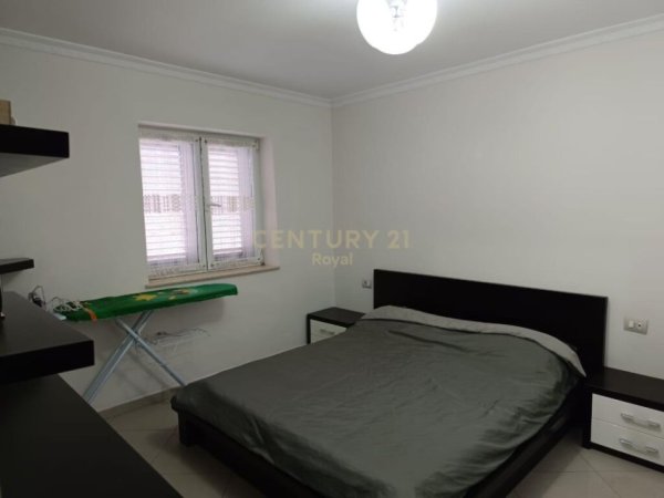 Tirane, jepet me qera apartament 3+1+Ballkon, Kati 2, 86 m² 620 € (Pazari i Ri)