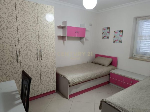 Tirane, jepet me qera apartament 3+1+Ballkon, Kati 2, 86 m² 620 € (Pazari i Ri)